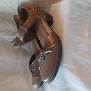 Rockport Cobb Hill collection Abbott 2 pc bow heels